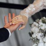 ドレスよりも小物で差がつく！指先演出が映えるフォトアイテムを紹介